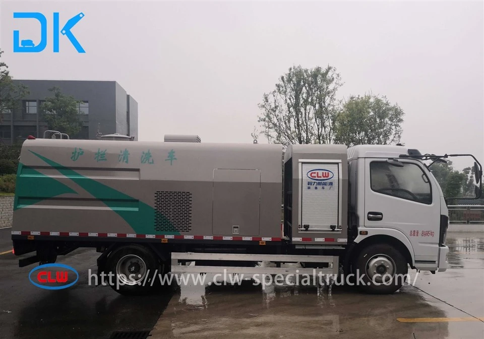 9-ton guardrail washing truck side 2
